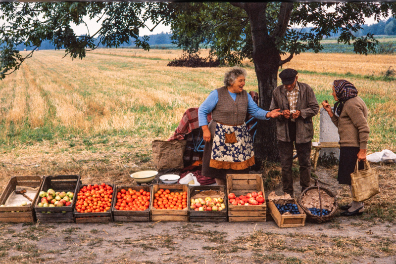 Warschau, August 1988. Obstverkauf am Straßenrand